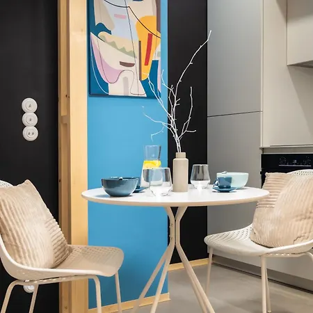 Days - Playful In Trendy Area